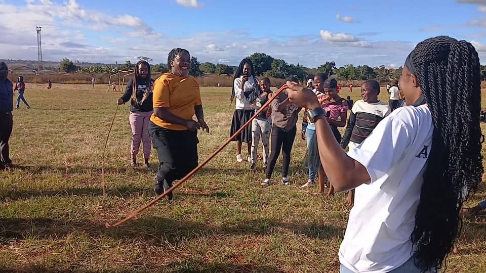 Players enjoying a skipping game